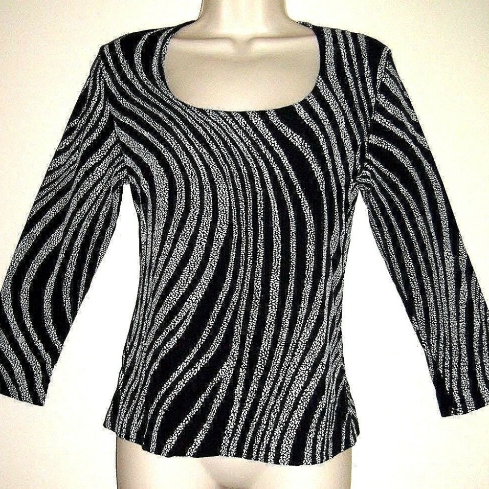 Beautiful Black White Wavy Lines Top Shirt - Picture 1 of 2